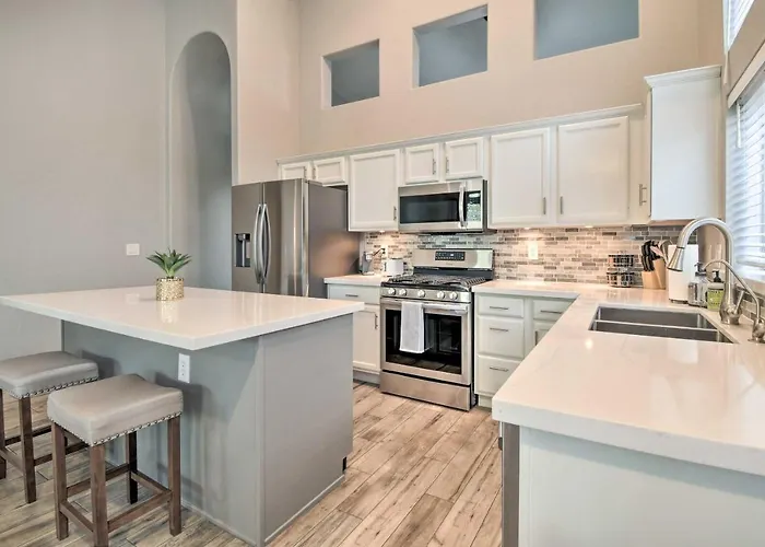 Private Pool & Community Perks: Home! Holiday home