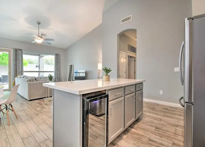 Private Pool & Community Perks: Home! Holiday home *
