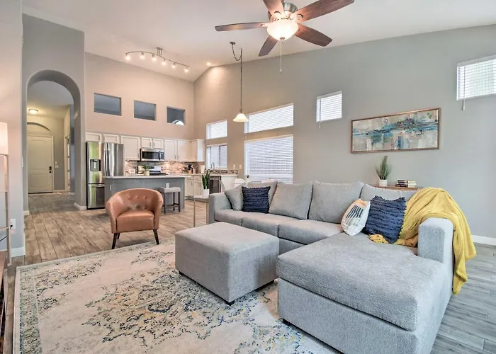 Private Pool & Community Perks: Home! Holiday home *