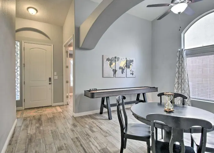 Holiday home Private Pool & Community Perks: Home!